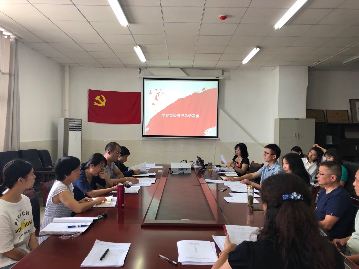 说明:E:\照片、音频\2018-2019-2\第一届第二次教职工大会\英国365集团“两代会”２.jpg